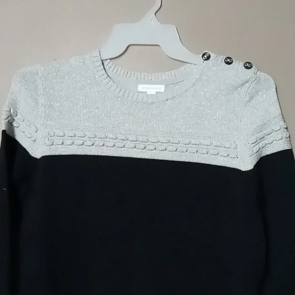 Charter Club Sparkle Gray and Black Sweater w Shoulder Buttons Size M - Picture 4 of 6
